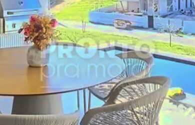 Imagem: A casa em condomínio possui 5 Dormitórios, 2 Banheiros, 4