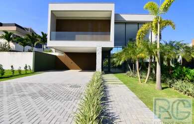 Imagem: A casa em condomínio à venda possui 3 Dormitórios, 4 Banheiros