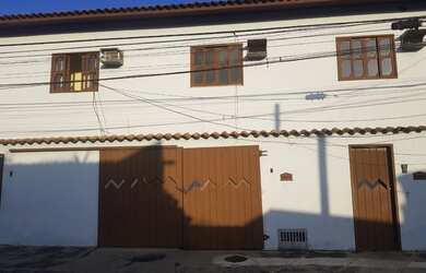 Imagem: A casa possui 2 Dormitórios, 2 Banheiros, 1 Vaga na garagem