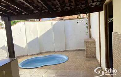 Imagem: A casa possui 5 Dormitórios, 2 Banheiros, 3 Vagas na garagem