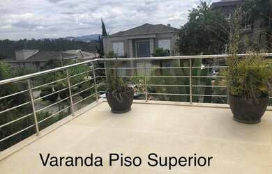 Imagem: A casa em condomínio possui 4 Dormitórios, 5 Banheiros, 4