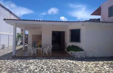 Imagem: A casa possui 5 Dormitórios, 4 Banheiros, 2 Vagas na garagem