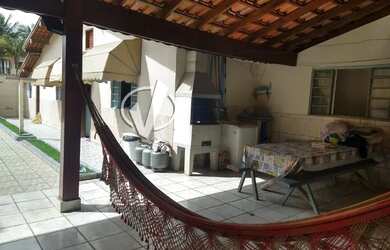 Imagem: A casa possui 5 Dormitórios, 2 Banheiros, 5 Vagas na garagem