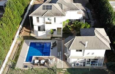 Imagem: A casa em condomínio à venda possui 5 Dormitórios, 5 Banheiros