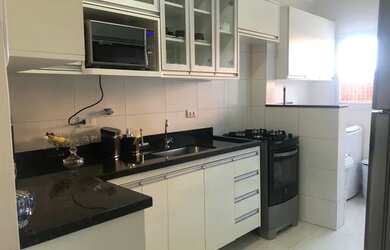 Imagem: O apartamento possui 3 Dormitórios, 1 Banheiro, 2 Vagas na