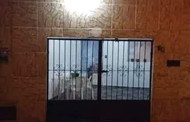 Imagem: A casa possui 3 Dormitórios, 2 Banheiros e está localizado