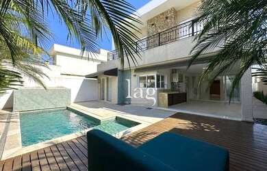 Imagem: A casa em condomínio possui 4 Dormitórios, 5 Banheiros, 2