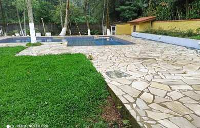 Imagem: A casa possui 1 Dormitório, 4 Banheiros e 300m² de Área e