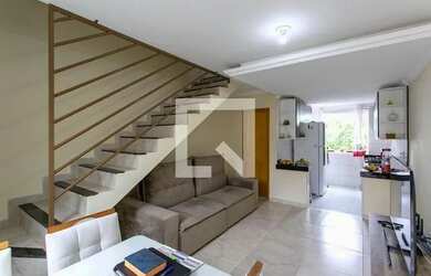 Imagem: A casa possui 2 Dormitórios, 2 Banheiros, 2 Vagas na garagem