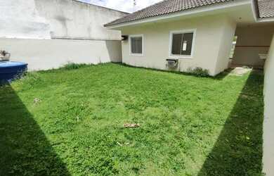 Imagem: A casa possui 2 Dormitórios, 1 Banheiro, 2 Vagas na garagem