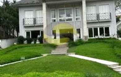 Imagem: A casa em condomínio possui 4 Dormitórios, 5 Banheiros, 5