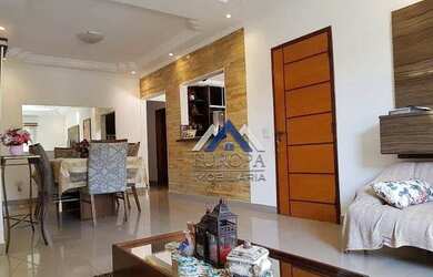 Imagem: A casa possui 3 Dormitórios, 3 Banheiros, 3 Vagas na garagem