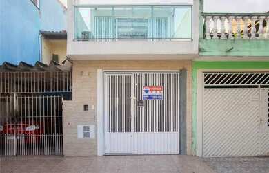 Imagem: A casa possui 2 Dormitórios, 2 Banheiros, 1 Vaga na garagem