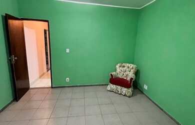 Imagem: A casa possui 4 Dormitórios, 5 Banheiros, 2 Vagas na garagem