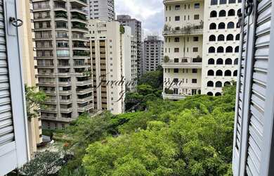 Imagem: O apartamento possui 4 Dormitórios, 1 Banheiro, 5 Vagas na