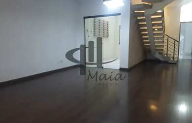 Imagem: A casa possui 4 Dormitórios, 1 Banheiro, 5 Vagas na garagem