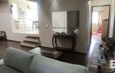 Imagem: A casa possui 4 Dormitórios, 4 Banheiros, 3 Vagas na garagem