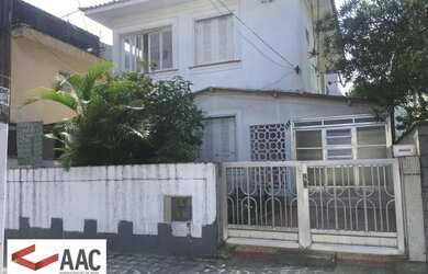 Imagem: A casa possui 2 Dormitórios, 1 Banheiro, 2 Vagas na garagem