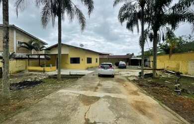 Imagem: A casa possui 2 Dormitórios, 2 Banheiros, 5 Vagas na garagem