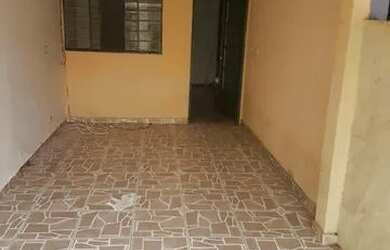 Imagem: A casa possui 2 Dormitórios, 1 Banheiro, 1 Vaga na garagem