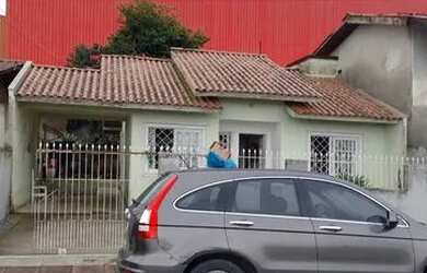 Imagem: A casa possui 2 Dormitórios, 2 Banheiros, 2 Vagas na garagem