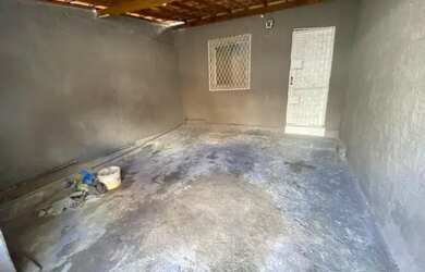 Imagem: A casa possui 3 Dormitórios, 1 Banheiro, 1 Vaga na garagem