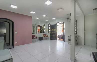 Imagem: A casa possui 4 Dormitórios, 4 Banheiros, 3 Vagas na garagem