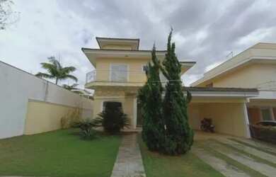 Imagem: A casa em condomínio possui 3 Dormitórios, 1 Banheiro, 2 Vagas