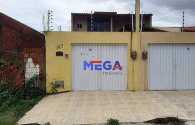 Imagem: A casa possui 3 Dormitórios, 3 Banheiros, 4 Vagas na garagem