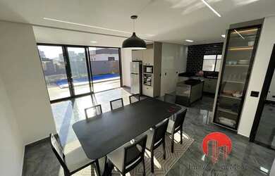 Imagem: A casa em condomínio possui 3 Dormitórios, 3 Banheiros, 4