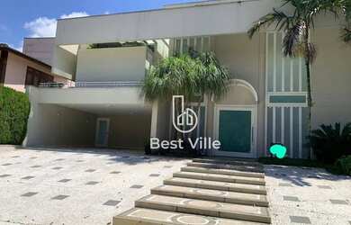 Imagem: A casa em condomínio possui 5 Dormitórios, 5 Banheiros, 629m²