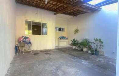 Imagem: A casa possui 2 Dormitórios, 1 Banheiro e está localizado