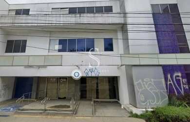 Imagem: O depósito possui 5 Vagas na garagem, 932m² de Área e está