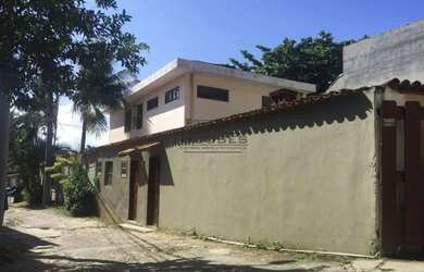 Imagem: A casa possui 4 Dormitórios, 1 Banheiro, 1 Vaga na garagem