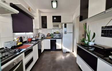 Imagem: O apartamento possui 2 Dormitórios, 2 Banheiros, 2 Vagas na