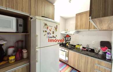 Imagem: O apartamento possui 2 Dormitórios, 1 Banheiro, 1 Vaga na garagem