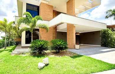 Imagem: A casa em condomínio possui 4 Dormitórios, 5 Banheiros, 4