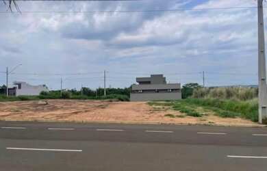 Imagem: O terreno possui 250m² de Área e está localizado em Parque