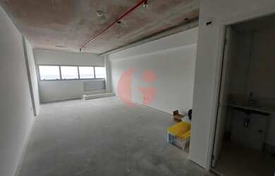 Imagem: O depósito possui 1 Vaga na garagem, 33m² de Área e está