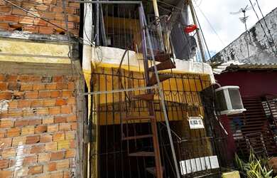 Imagem: A casa possui 4 Dormitórios e 2 Banheiros e está localizado