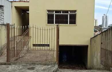 Imagem: A casa possui 4 Dormitórios, 4 Banheiros, 3 Vagas na garagem