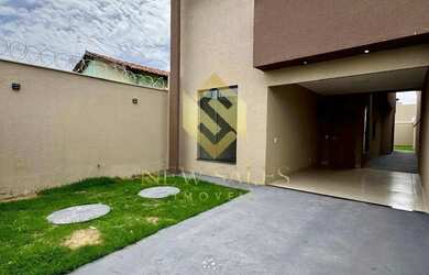 Imagem: A casa possui 3 Dormitórios, 2 Banheiros, 2 Vagas na garagem