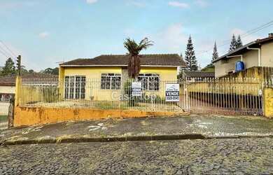 Imagem: A casa possui 3 Dormitórios, 2 Banheiros, 1 Vaga na garagem