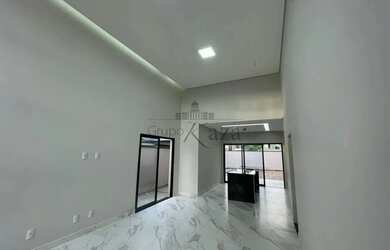 Imagem: A casa em condomínio possui 3 Dormitórios, 2 Banheiros, 2