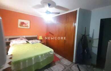 Imagem: A casa possui 3 Dormitórios, 2 Banheiros, 2 Vagas na garagem