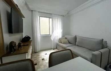 Imagem: O apartamento possui 2 Dormitórios, 1 Banheiro, 1 Vaga na garagem