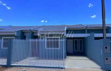 Imagem: A casa possui 2 Dormitórios, 1 Banheiro, 1 Vaga na garagem