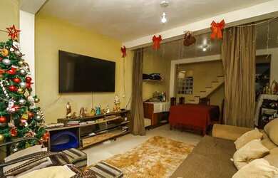 Imagem: A casa possui 3 Dormitórios, 1 Banheiro, 1 Vaga na garagem