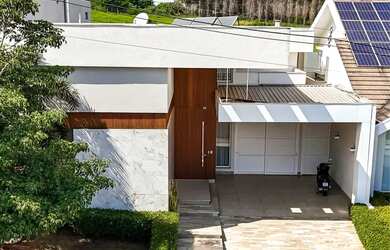 Imagem: A casa em condomínio possui 4 Dormitórios, 5 Banheiros, 4