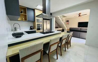 Imagem: A casa possui 3 Dormitórios, 3 Banheiros, 3 Vagas na garagem